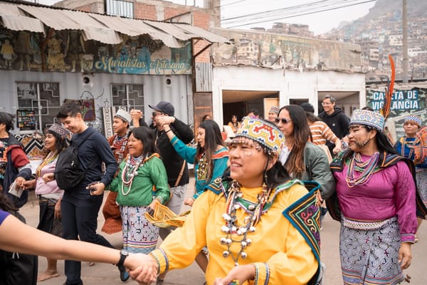 Reclamar la Red: hacia un Internet post-ingenuo y pluriversal